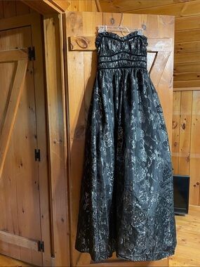 Women’s Black Metallic Floral Strapless Party Dress